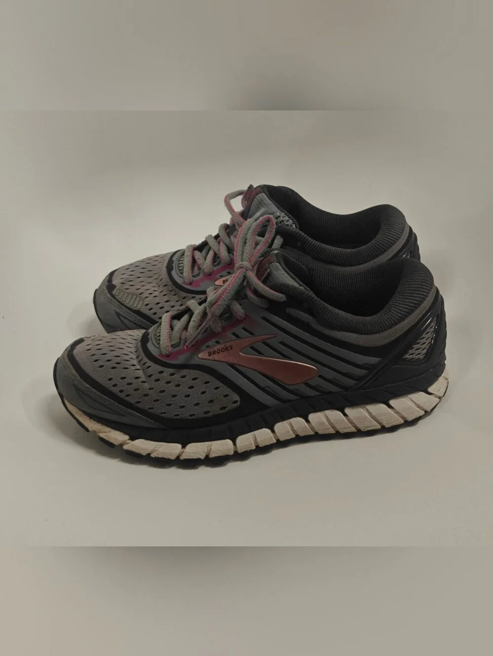 Brooks Ariel 18 Women's 7.5 M Gray Running Walking Shoes Sneakers